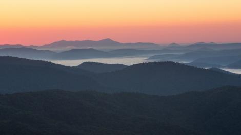 Atardecer en la montaña en Blue Ridge Parkway