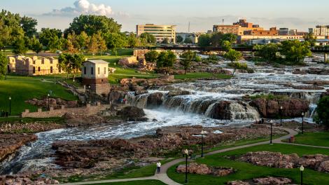 La Big Sioux River traversant Falls Park