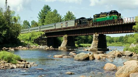 Découverte de la campagne à bord du train de l’Adirondack Scenic Railroad