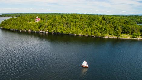 Vue aérienne de l’île Valcour, près de l’Adirondack Coast