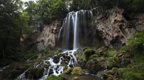 버지니아 주 셰넌도어 국립공원의 폭포