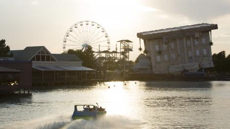 颠倒屋博物馆、摩天轮和雷普利水族馆都在海滩百老汇上