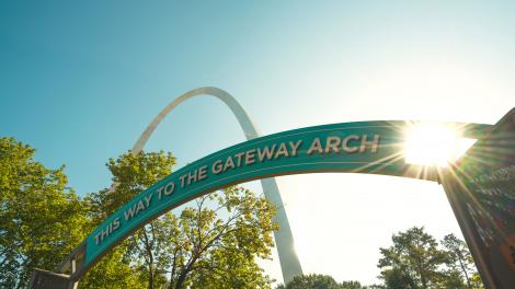 造访必去景点- 圣路易拱门