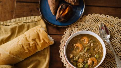 路易斯安那州倍受欢迎的菜式：新奥尔良海鲜秋葵浓汤