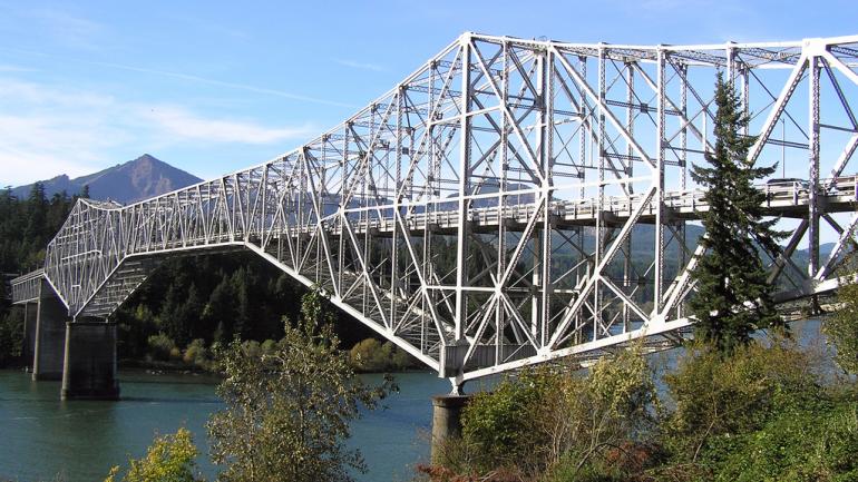This Pacific Crest Trail landmark connects northern Oregon to southern Washington state, offering hikers a way across the Columbia River.