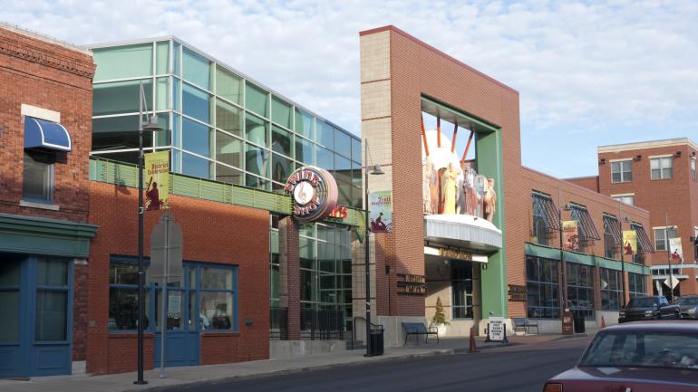 Visita ao distrito histórico do jazz em Kansas City, no encontro da 18th Street com a Vine