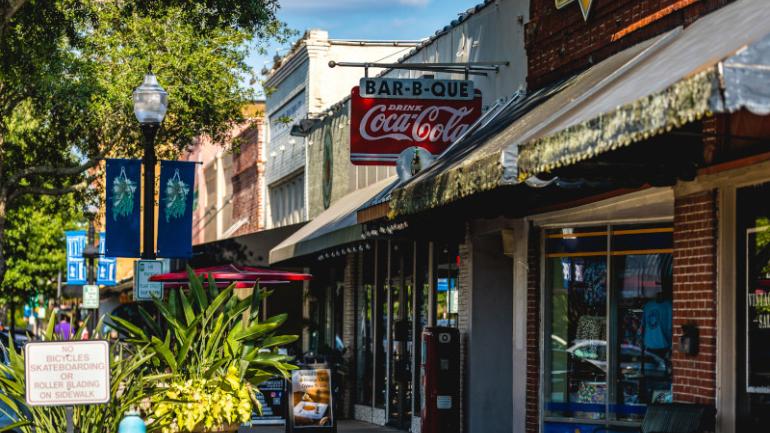 Shops in historic buildings lining the streets of Winter Garden