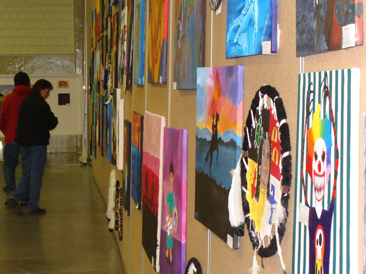 Competencias atléticas, artísticas y académicas amigables para los jóvenes de todo EE. UU.