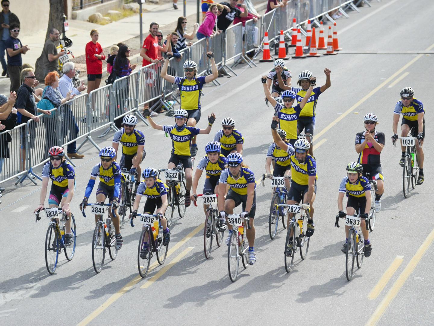 Compitiendo en El Tour de Tucson