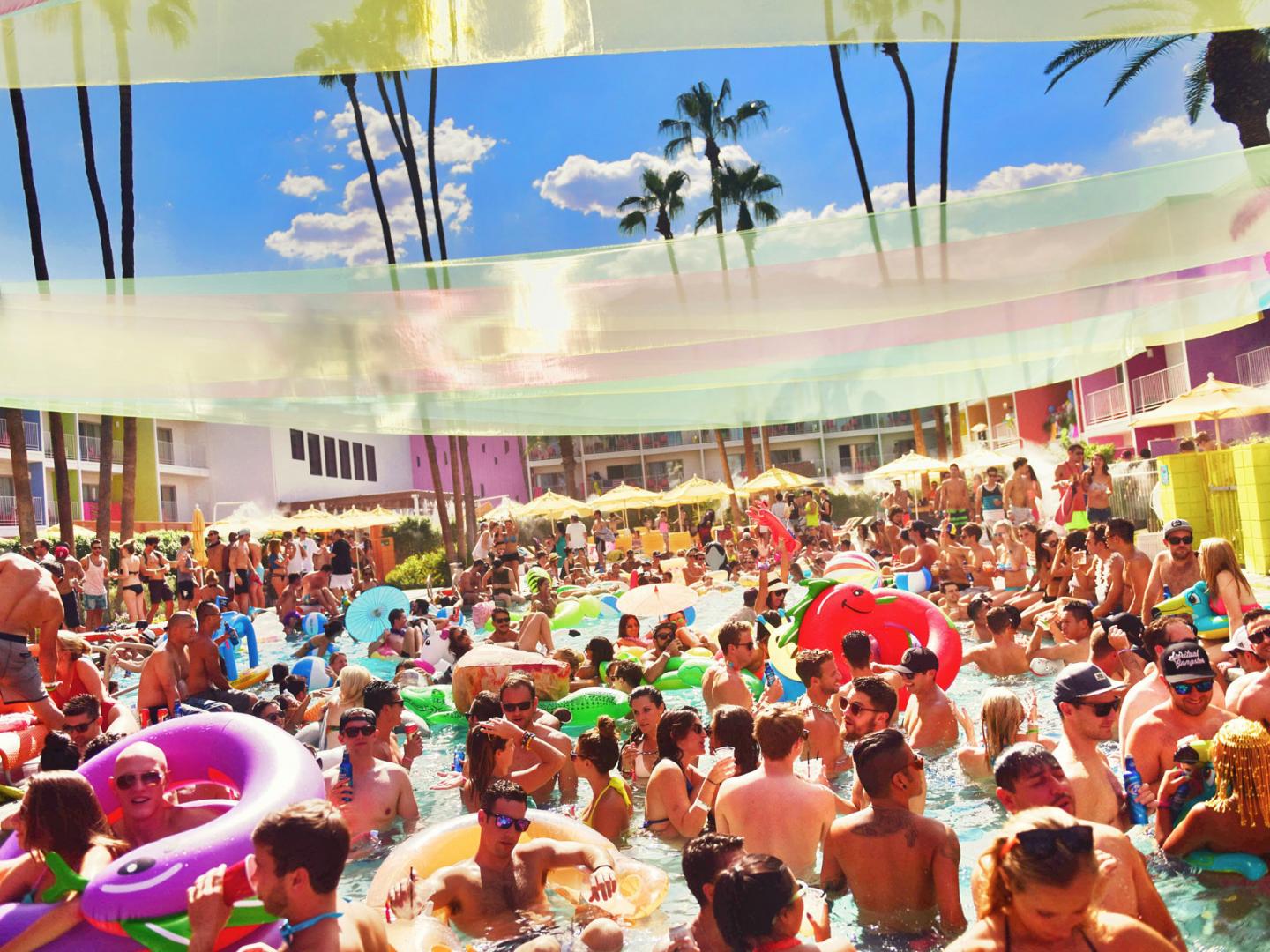 Ambiance musicale et festive au festival annuel Splash House