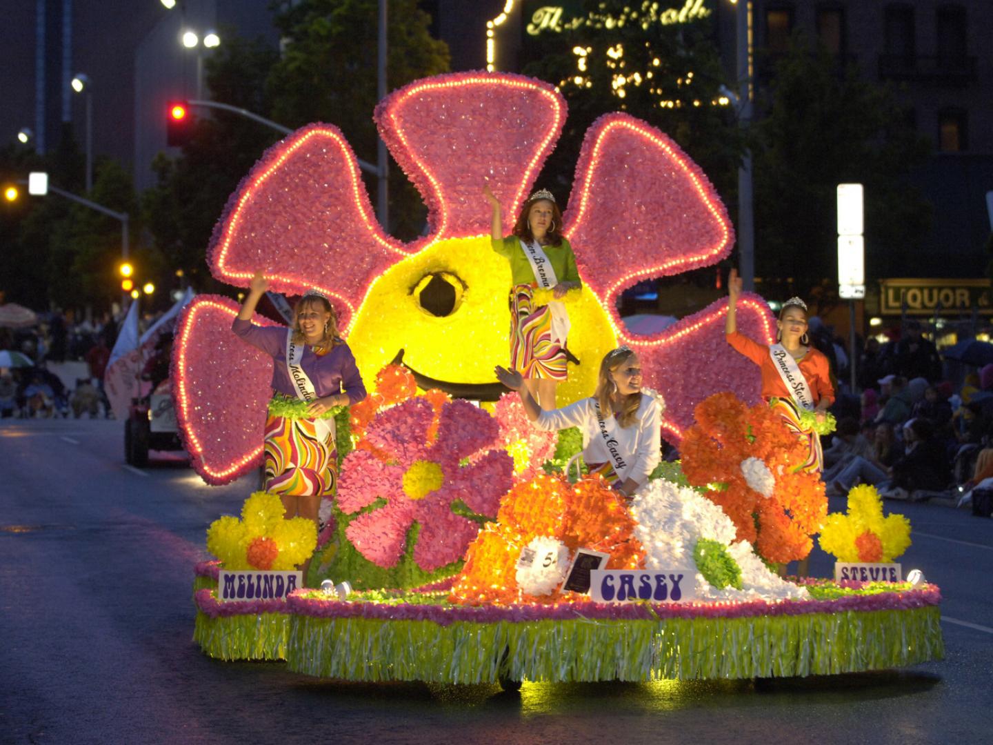 Uno de los carros alegóricos del Lilac Festival Parade