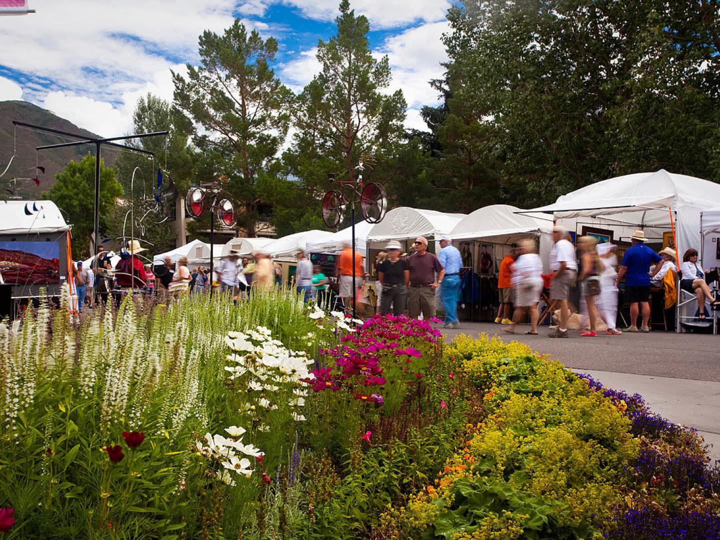 アスペン・アート・フェスティバルのアートブース