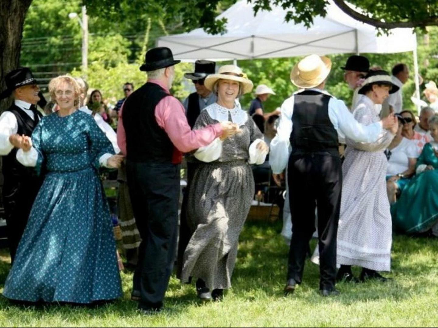 베일 맨션 딸기 축제에서 코스튬 차려입기