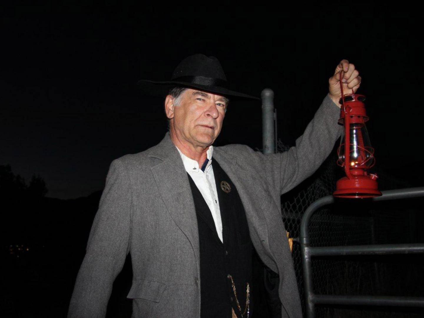 Promenade nocturne dans le cimetière Linwood à Glenwood Springs