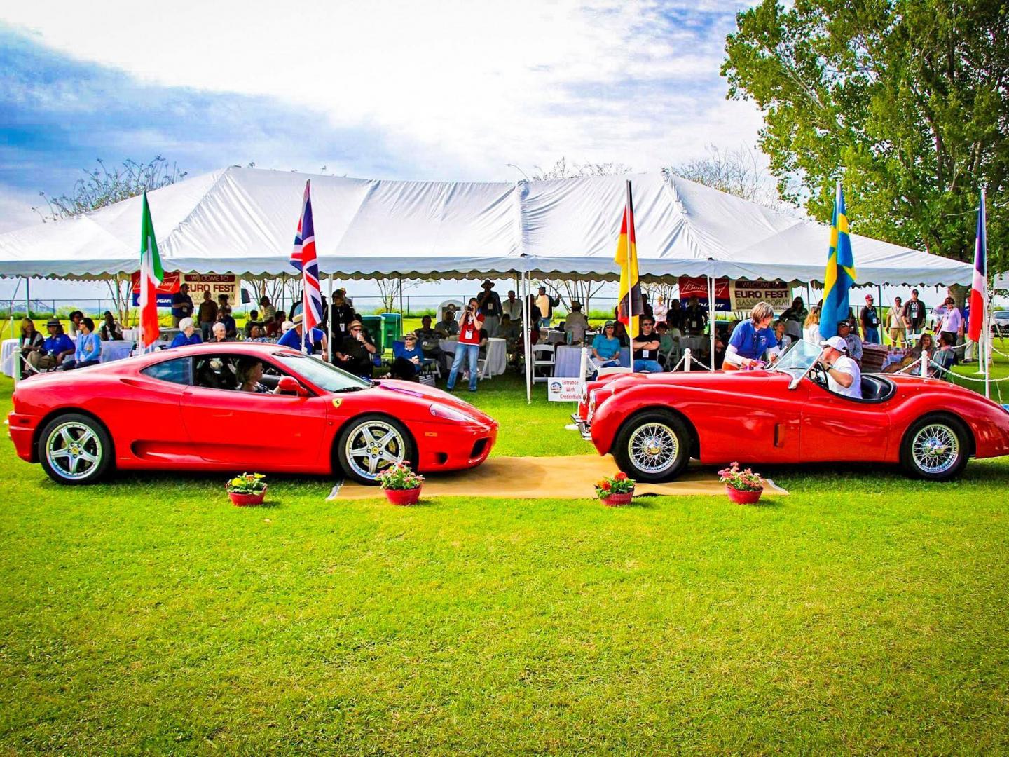 Voitures exposées au salon de l’automobile et du deux-roues Natchez Euro Fest, dans le Mississippi