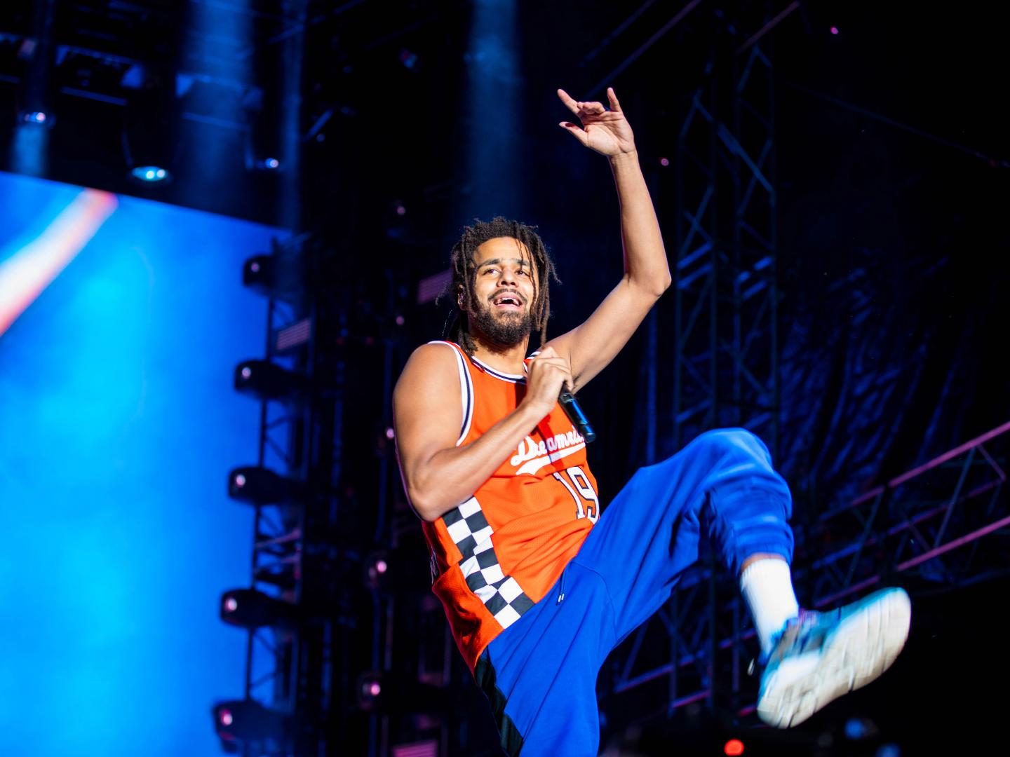 北卡罗来纳州罗利现场音乐活动 Dreamville 音乐节上的一位艺人