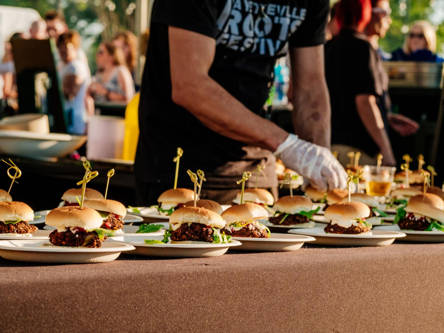 阿肯色州罗杰斯 BITE NW Arkansas 美食节上的风味美食