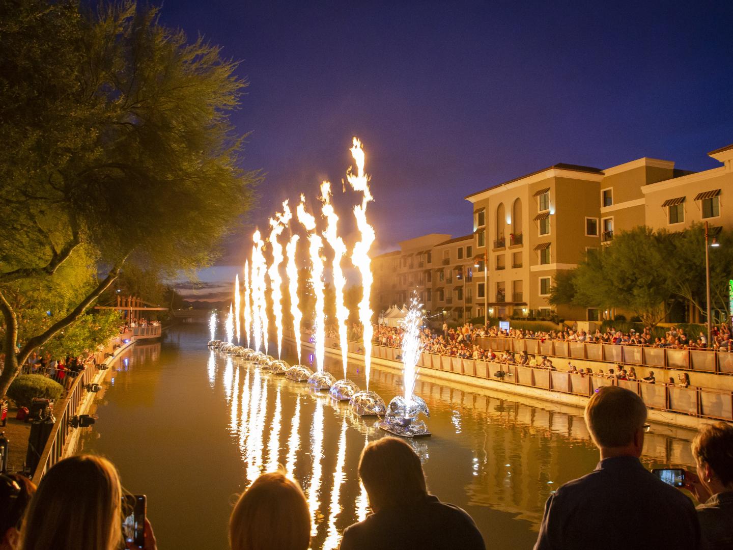 Die Installation „Water Serpent“ im Rahmen der Canal Convergence in Old Town Scottsdale, Arizona