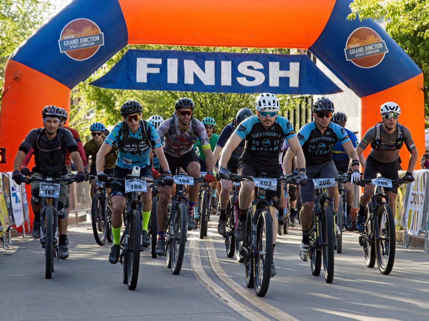 Cyclistes profitant du Grand Junction Rides & Vibes à Grand Junction, Colorado
