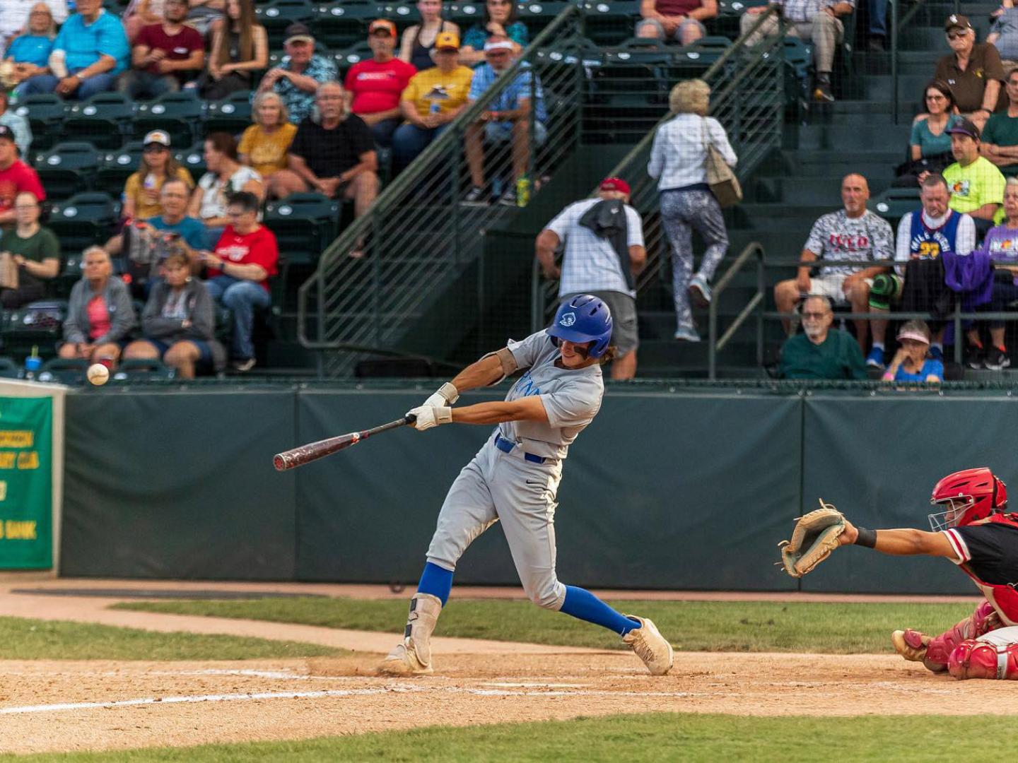 Un batteur au Junior College World Series à Grand Junction, Colorado
