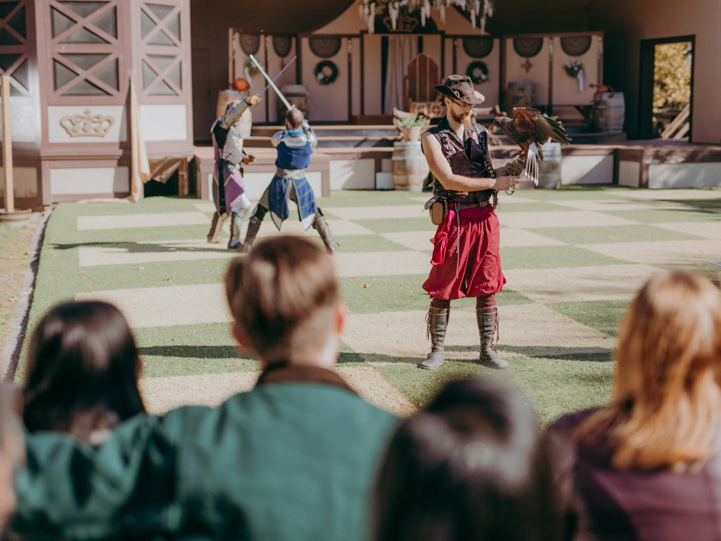 Spectacles d’escrime et de fauconnerie lors de la Pennsylvania Renaissance Faire