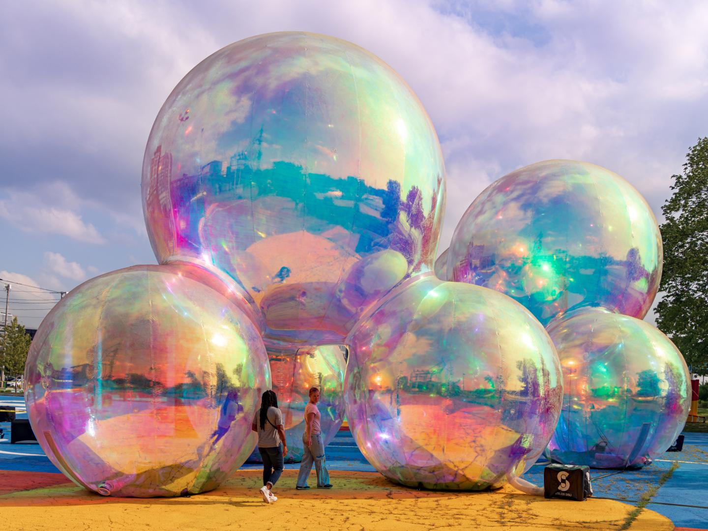 ミシガン州グランドラピッズで開催されるリターン・トゥ・ザ・リバー・フェスティバルでの没入型アート