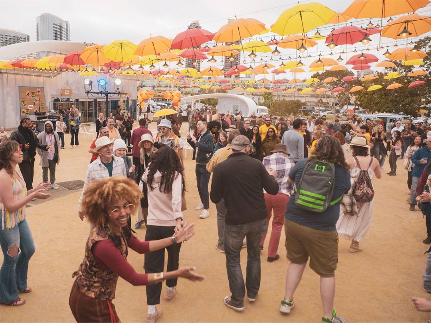 Dançando durante o WOW Festival no Rady Shell