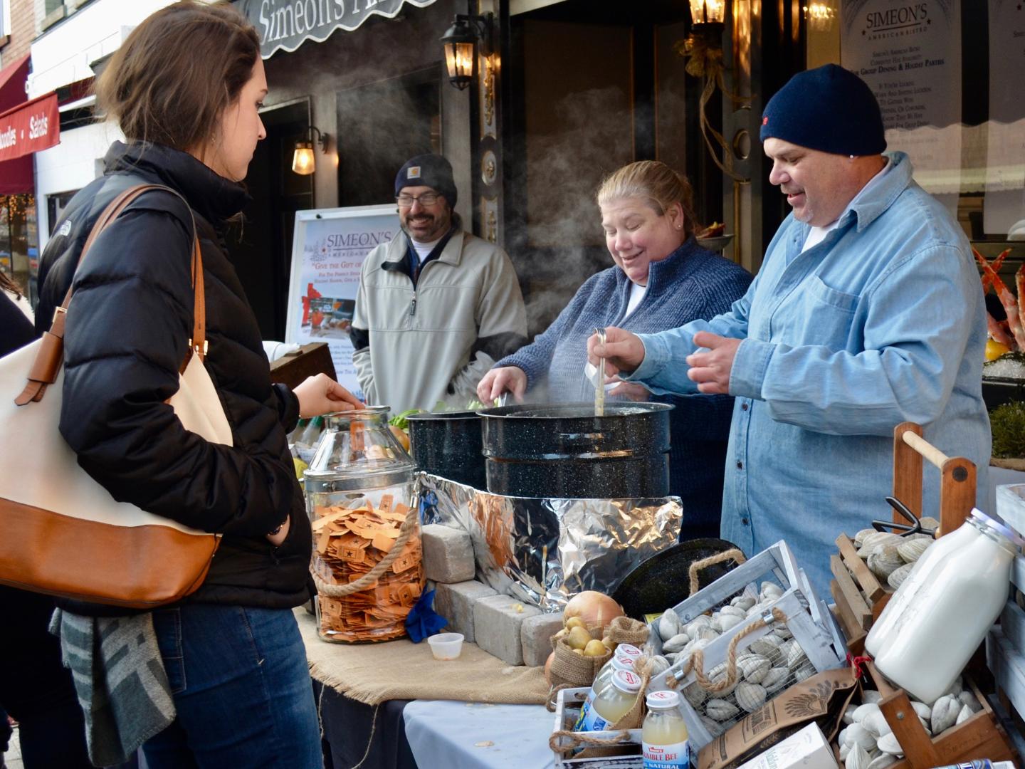 Ein Chowder-Stand beim Kochwettbewerb in Ithaca, New York