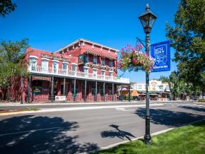 Le St. Charles Hotel, construit dans les années 1860, dans le centre-ville de Carson City Le St. Charles Hotel, construit dans les années 1860, dans le centre-ville de Carson City