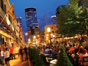 El distrito de compras y gastronomía Nicollet Mall se extiende por 12 cuadras en el centro de la ciudad