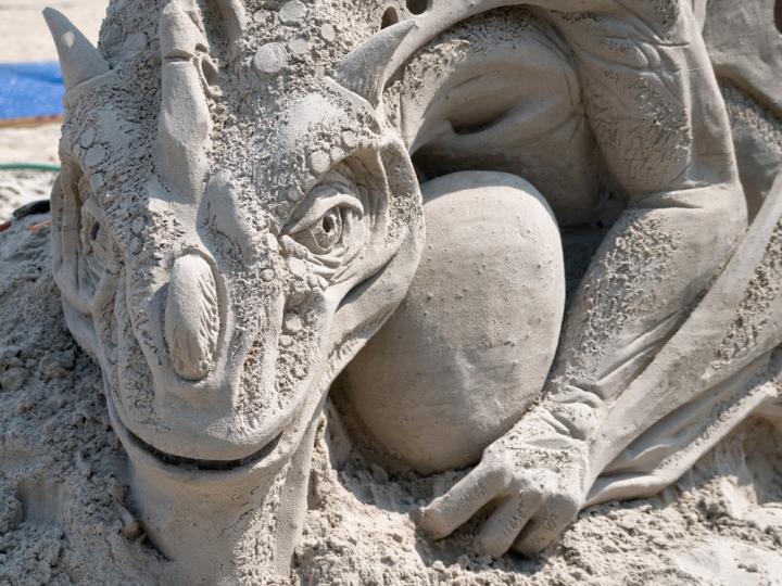 欣赏弗吉尼亚海滩海神艺术节上创作的沙雕作品