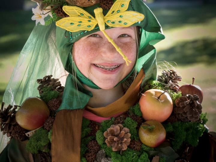 Participando da diversão de se vestir para o Fairy House Festival (Festival da Casa de Fadas)