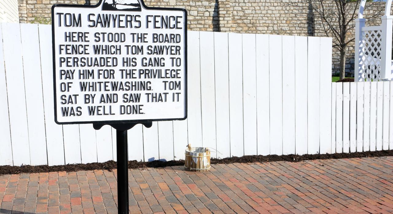 ミズーリ州ハンニバルにあるトム・ソーヤの有名な白い壁