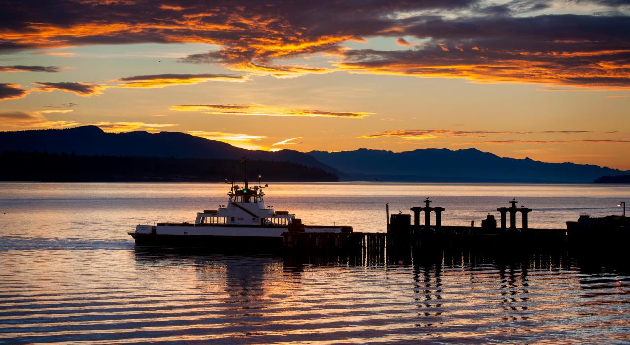 停靠在华盛顿州贝灵汉的渡轮