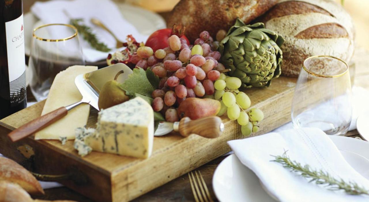 Plateau de fromages et de fruits