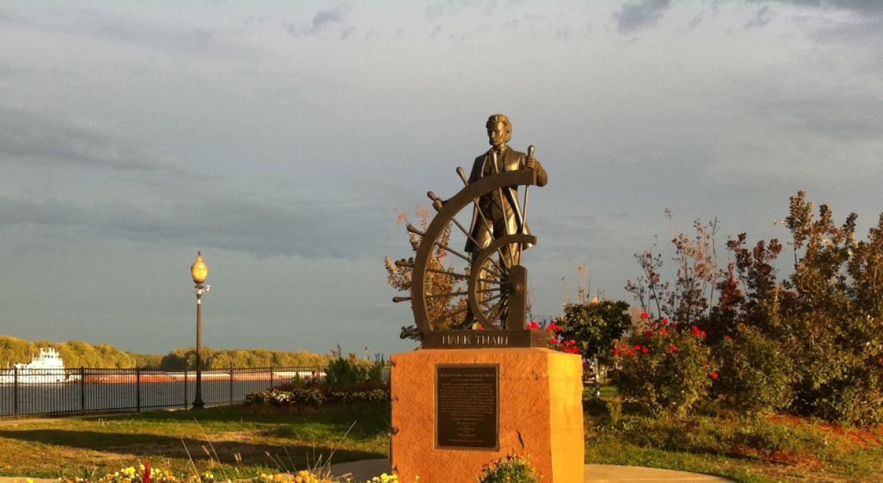 Statue depicting a young Mark Twain in Schwartz Gardens at Glascock's Landing