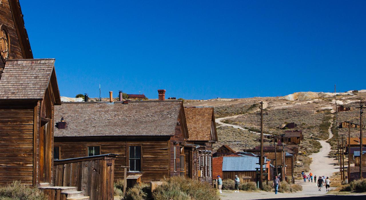 People browsing the buildings in the abandoned town of Bodie, California