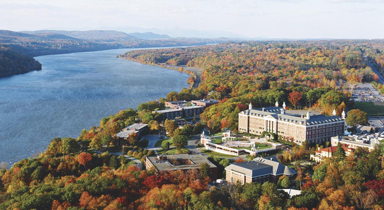 Vista del Culinary Institute of America cerca del Hudson River, en Hyde Park