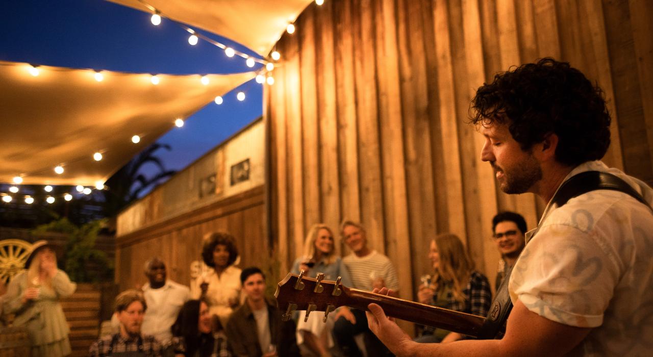 カリフォルニア州のワインカントリーにあるペルツァーワイナリーでライブミュージックをお楽しみください