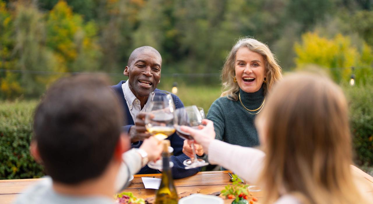 Enjoying an al fresco meal complete with Tualatin Valley wines