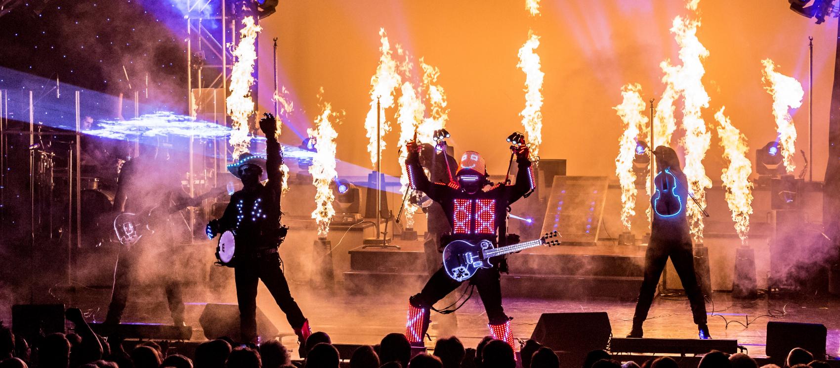 布蘭森最受歡迎的表演之一，黑谷斯是舞台亮點