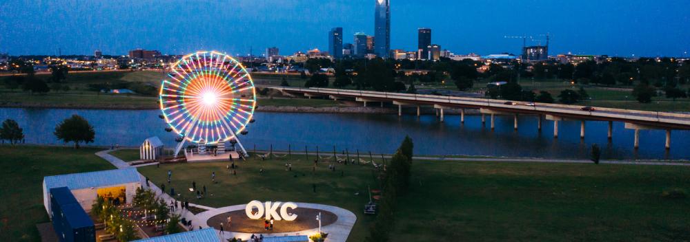 Wheeler Ferris Wheel dans le centre d’Oklahoma City, Oklahoma Wheeler Ferris Wheel dans le centre d’Oklahoma City, Oklahoma